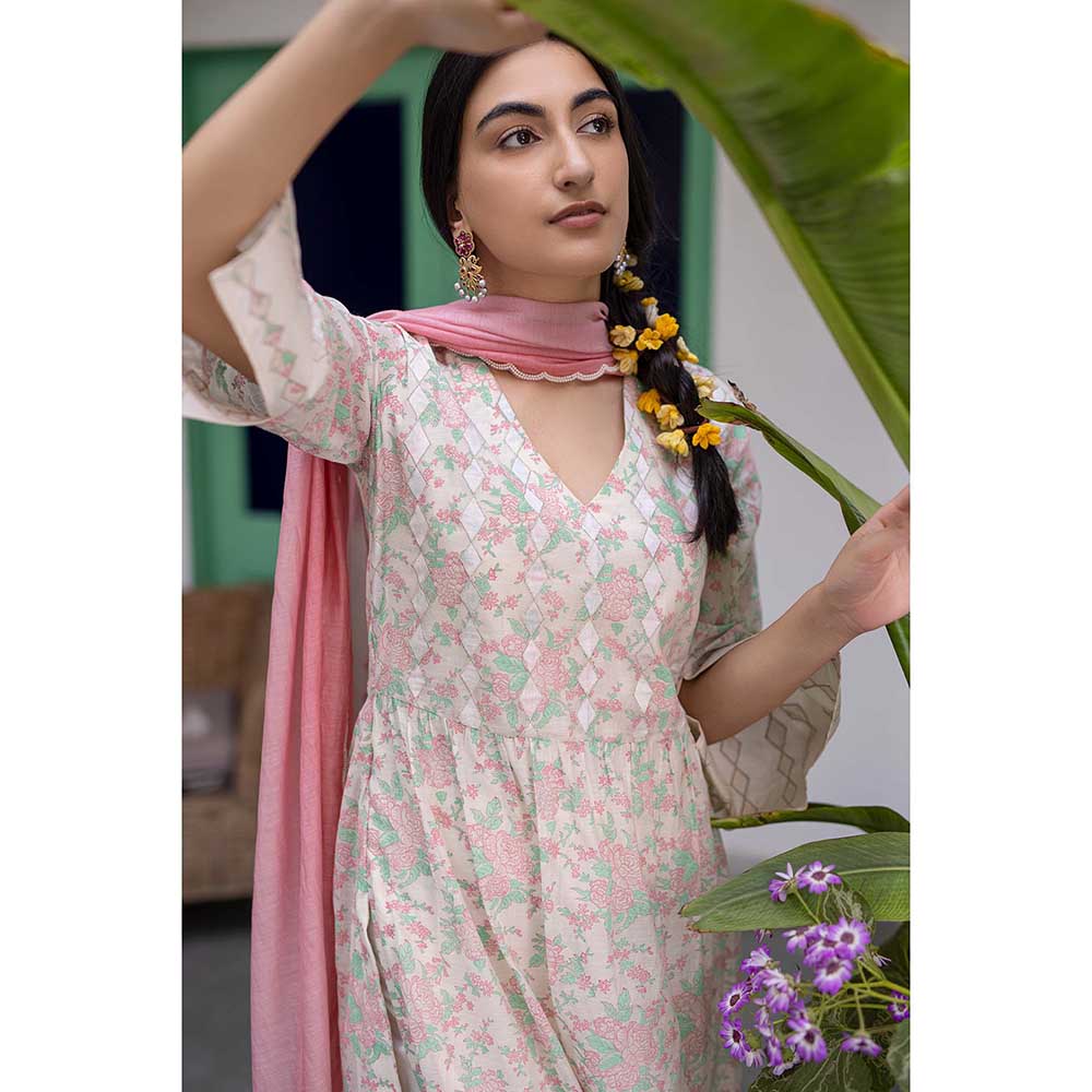CHHAYA MEHROTRA Off White Saamya Kurta with Pant and Dupatta (Set of 3)