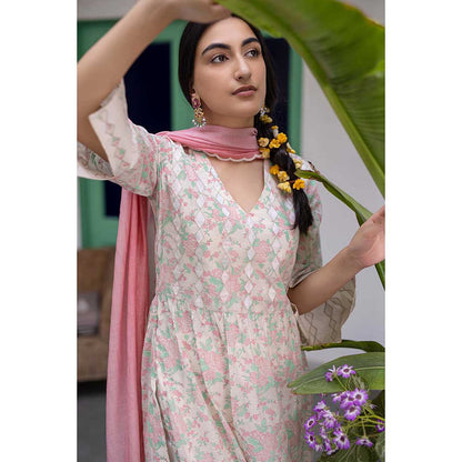CHHAYA MEHROTRA Off White Saamya Kurta with Pant and Dupatta (Set of 3)