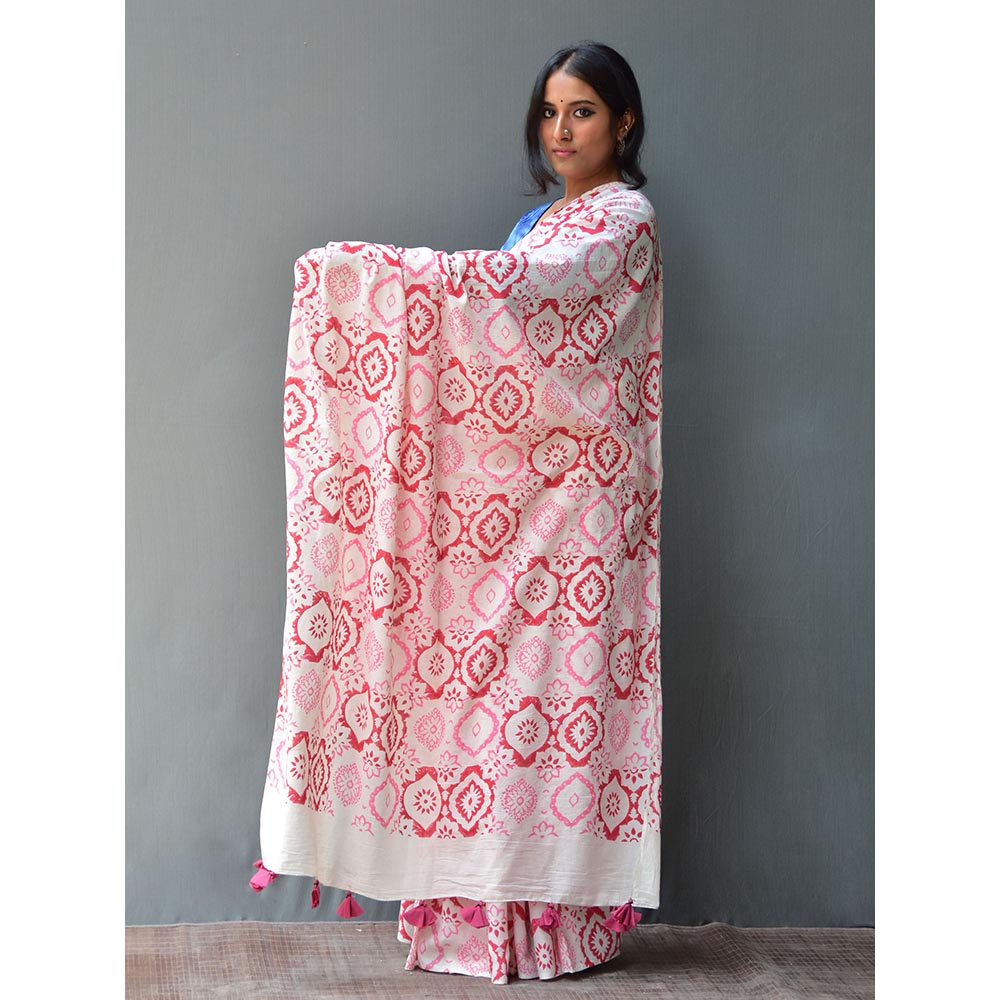 Chidiyaa Rangeen White Hand Block printed Mulmul Cotton Saree with Unstitched