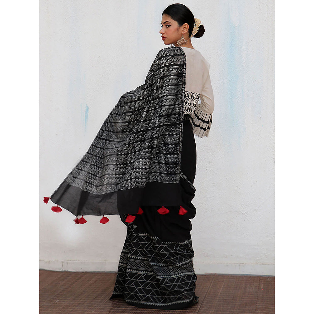Chidiyaa Nomad Abeona Cotton Saree with Unstitched Blouse