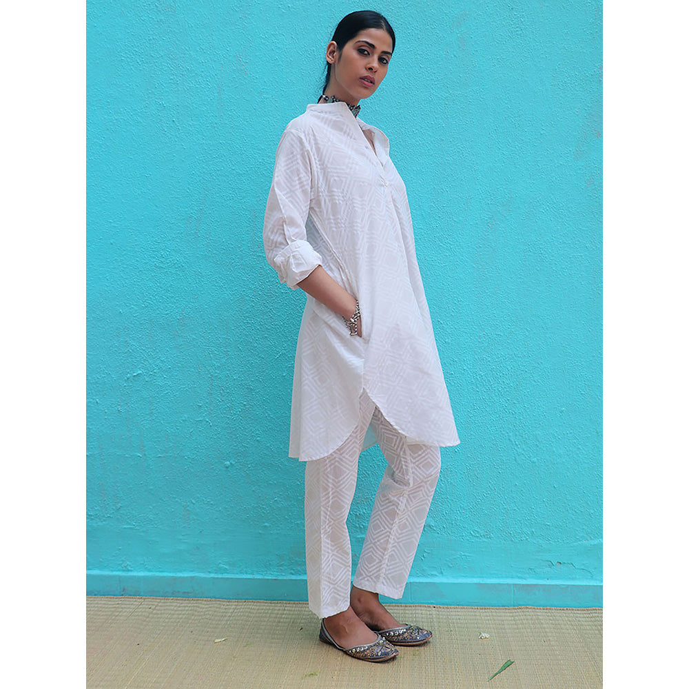 Chidiyaa Safed Ginevra Cotton Kurta With Pant (Set of 2)