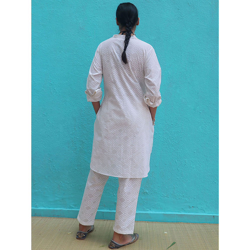 Chidiyaa Safed Ginevra Cotton Kurta With Pant (Set of 2)