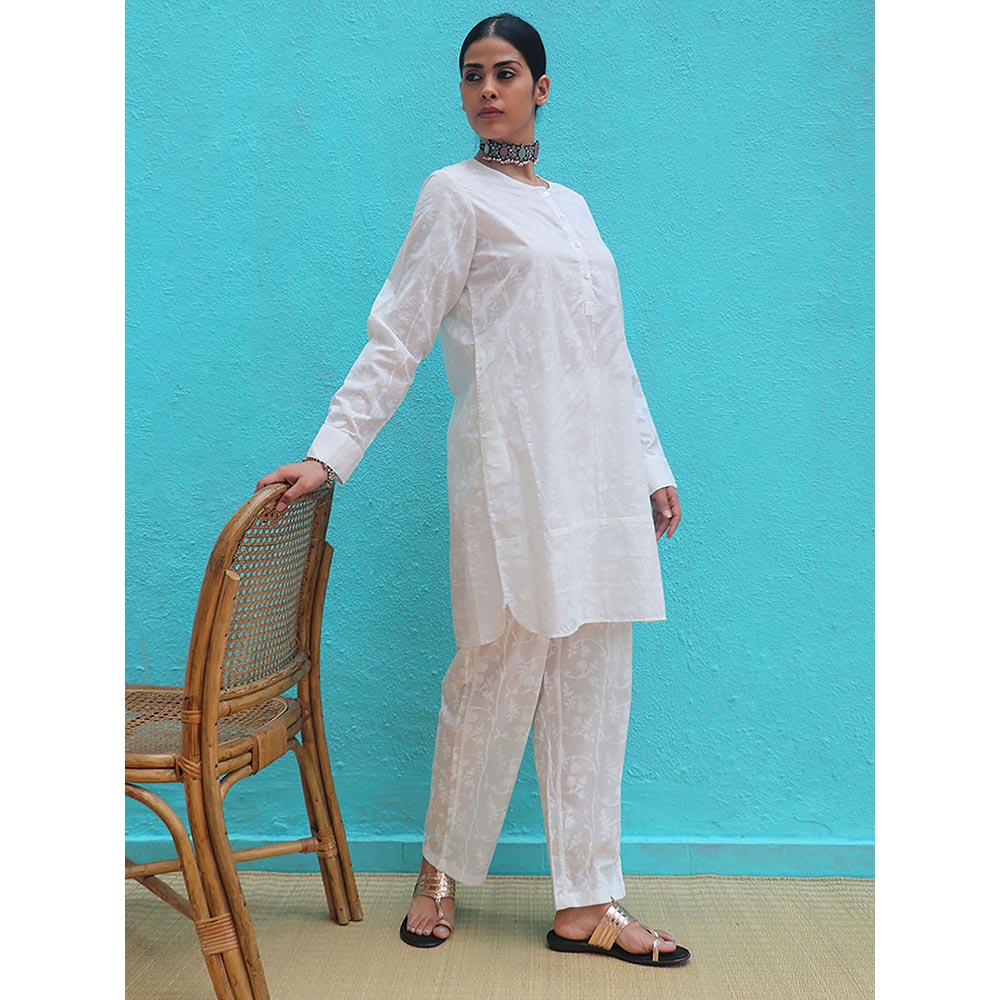 Chidiyaa Safed Semantic White Cotton Kurta With Pant (Set of 2)