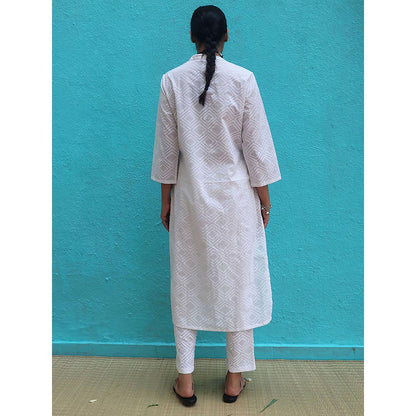 Chidiyaa Safed Avnoor White Cotton Kurta With Pant (Set of 2)