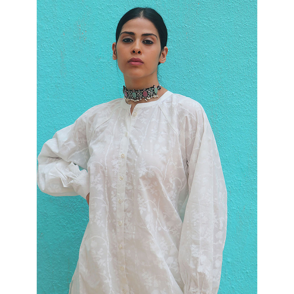Chidiyaa Safed Adage Cotton Floral Kurta