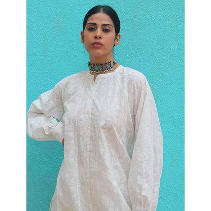 Chidiyaa Safed Adage Cotton Floral Kurta