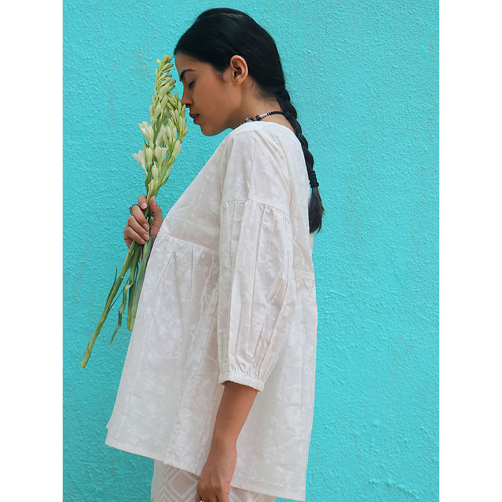 Chidiyaa Safed Annamaria Cotton Floral Print Top