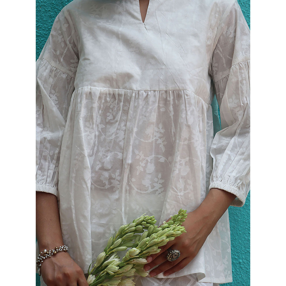 Chidiyaa Safed Annamaria Cotton Floral Print Top