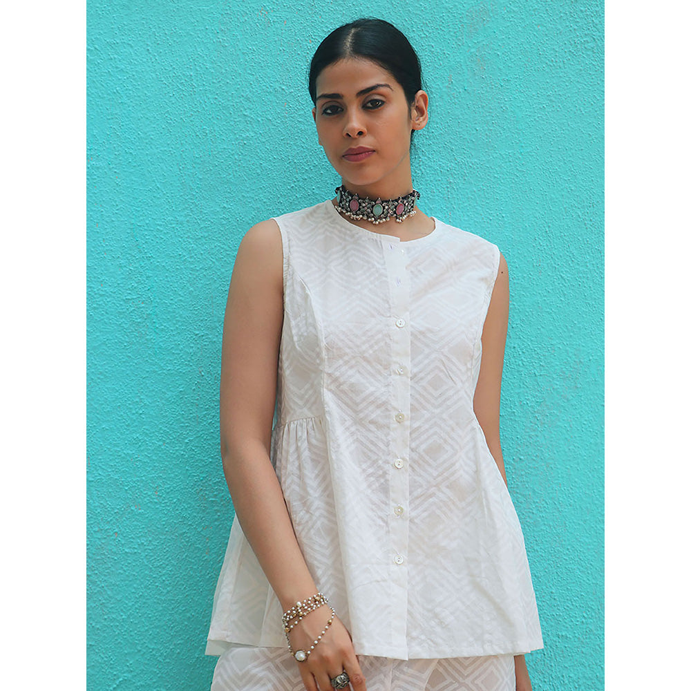 Chidiyaa Safed Ismah Cotton Printed Top