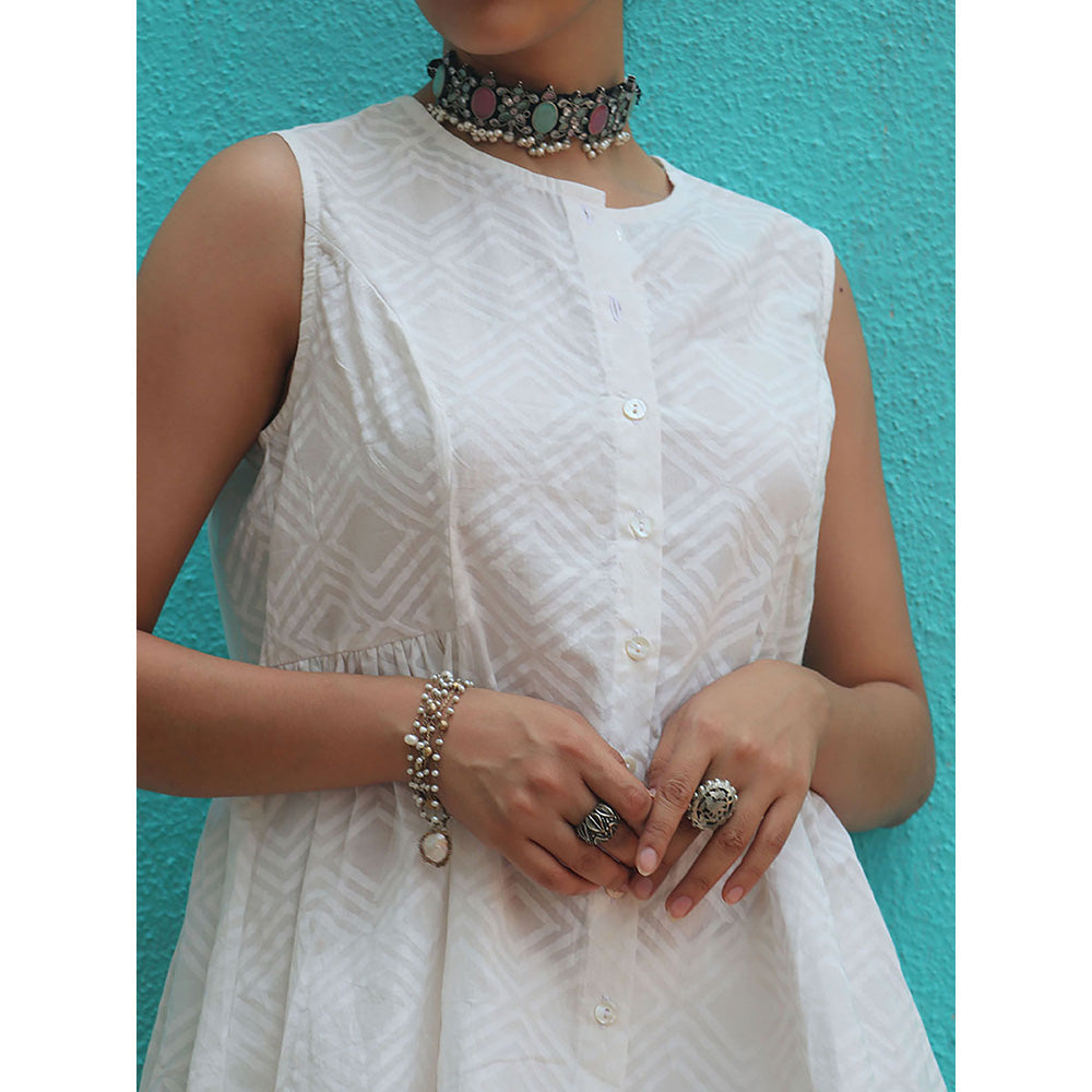 Chidiyaa Safed Ismah Cotton Printed Top