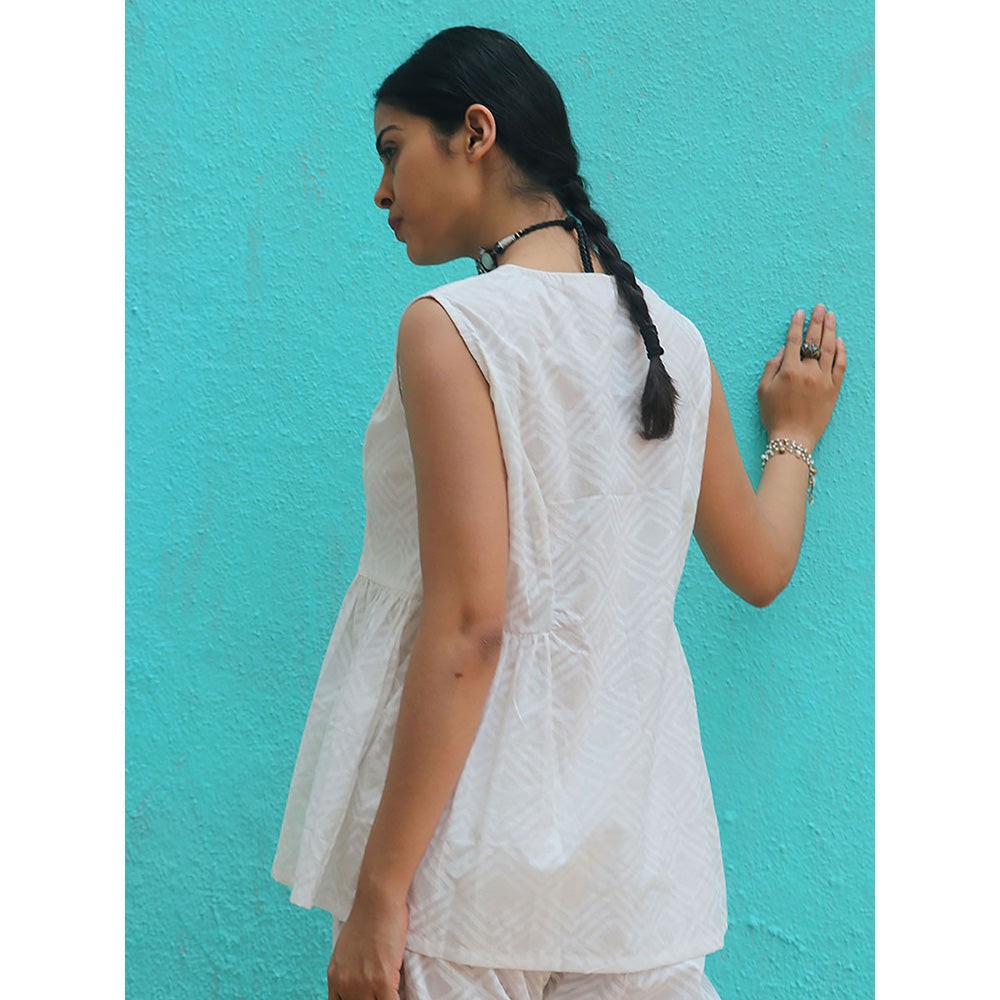 Chidiyaa Safed Ismah Cotton Printed Top