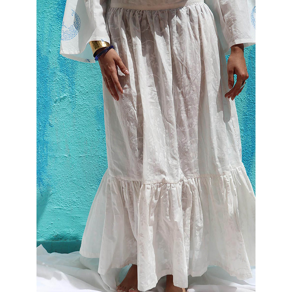 Chidiyaa Safed Anabeth Handprinted Cotton Skirt