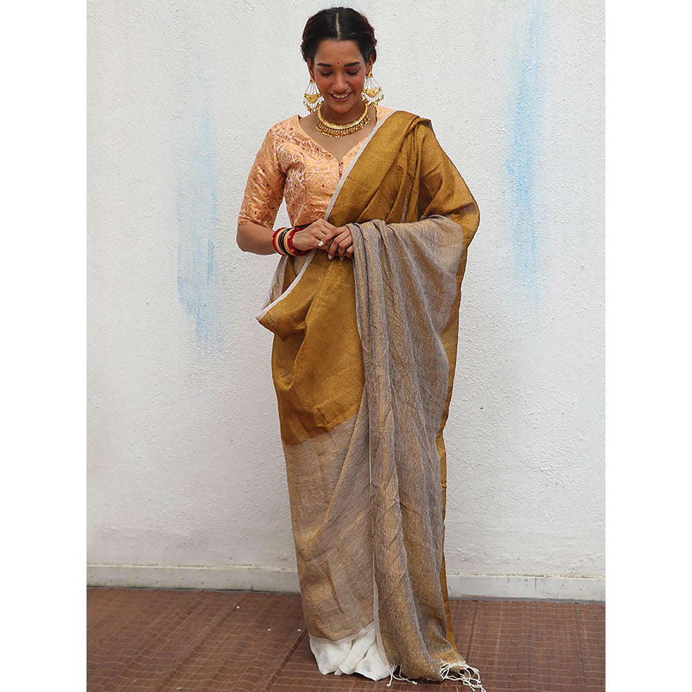 Chidiyaa Onam Udita Handwoven Linen Zari Saree with Unstitched Blouse