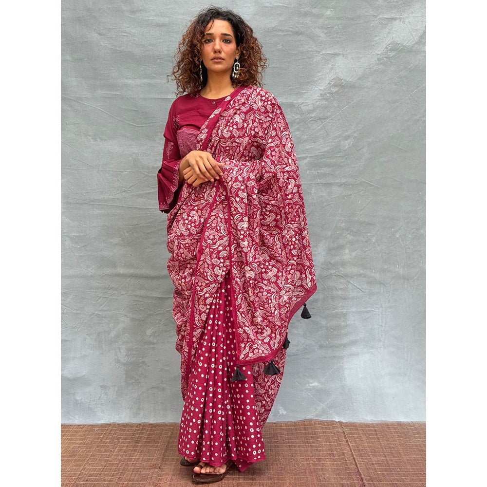 Chidiyaa Women Maroon Pure Cotton Printed Saree with Unstitched Blouse