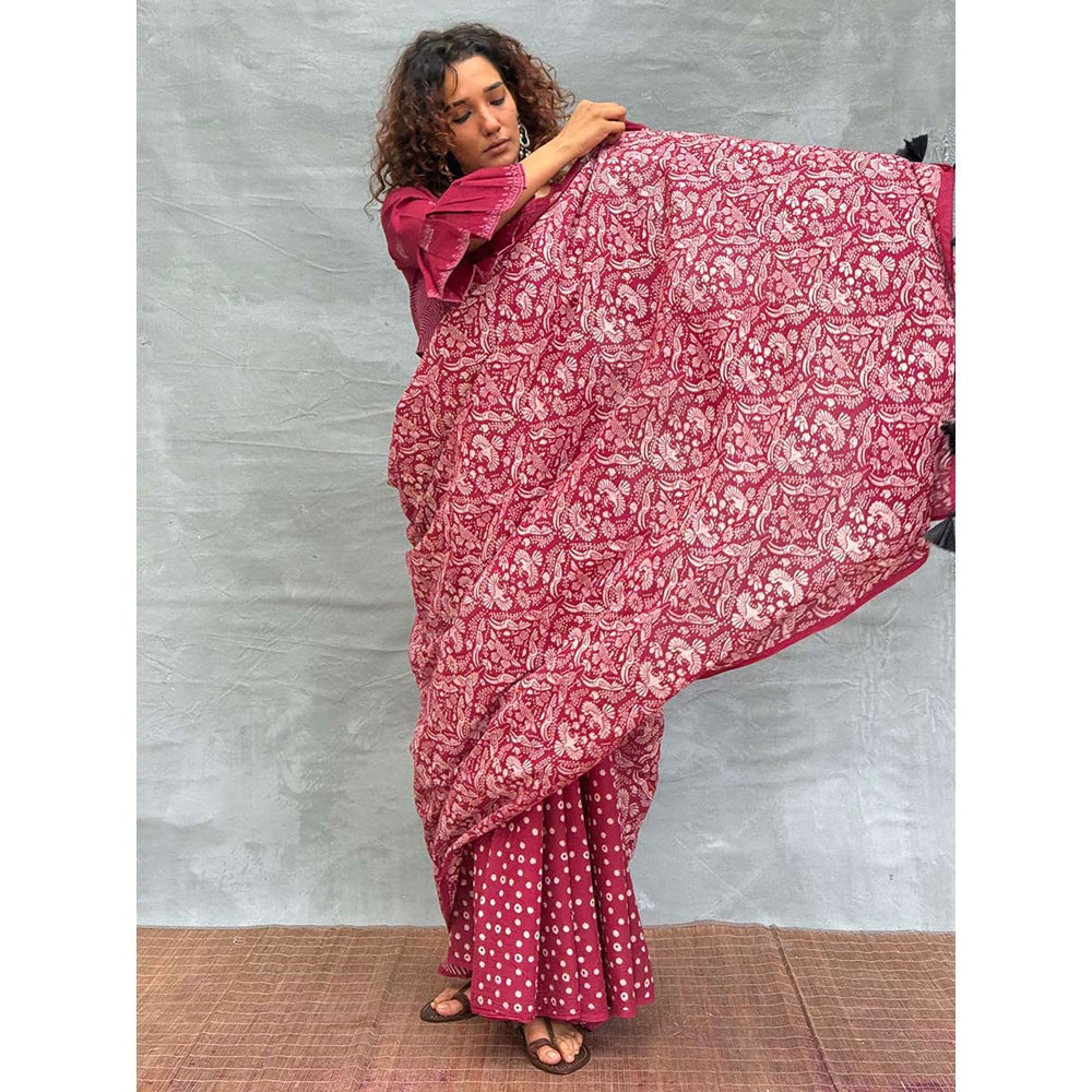 Chidiyaa Women Maroon Pure Cotton Printed Saree with Unstitched Blouse