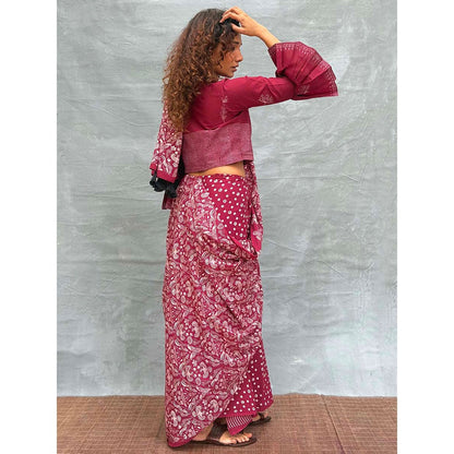 Chidiyaa Women Maroon Pure Cotton Printed Saree with Unstitched Blouse