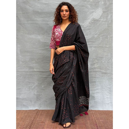 Chidiyaa Women Black Pure Cotton Printed Saree with Unstitched Blouse