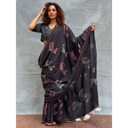 Chidiyaa Women Black Pure Cotton Printed Saree with Unstitched Blouse