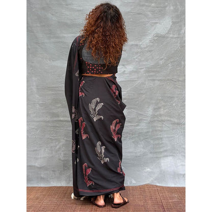 Chidiyaa Women Black Pure Cotton Printed Saree with Unstitched Blouse