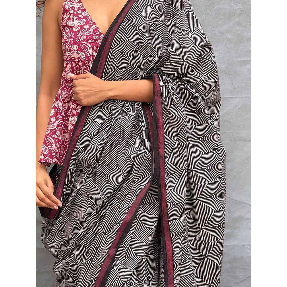 Chidiyaa Women Black Pure Cotton Printed Saree with Unstitched Blouse
