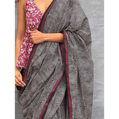 Chidiyaa Women Black Pure Cotton Printed Saree with Unstitched Blouse