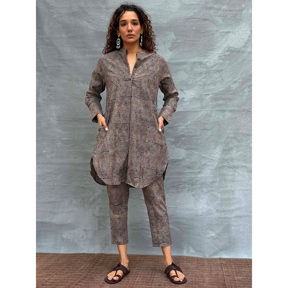 Chidiyaa Soil Leaves & Light Block Printed Cotton Kurta with Pant (Set of 2)
