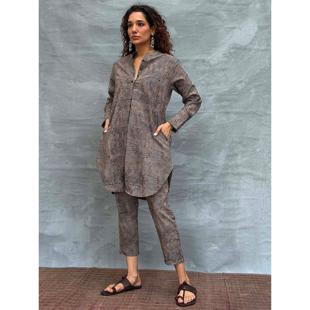 Chidiyaa Soil Leaves & Light Block Printed Cotton Kurta with Pant (Set of 2)