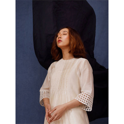 Chokhi Chorri Off White Mahsa Kurta (Set of 3)