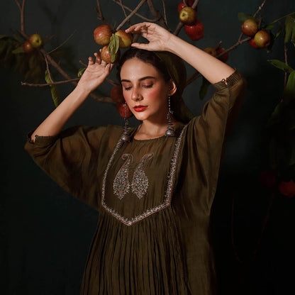 Chokhi Chorri Green Kurta With Pant (Set of 2)