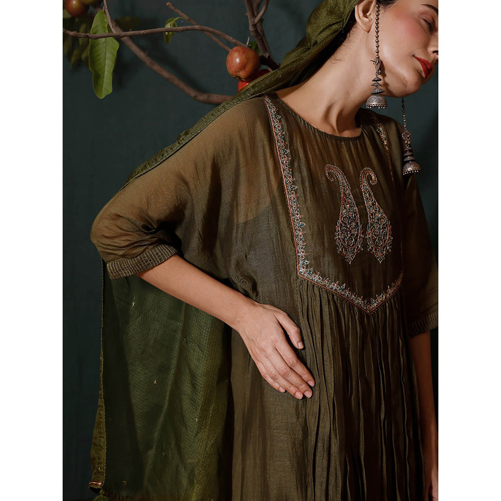 Chokhi Chorri Green Kurta With Pant (Set of 2)