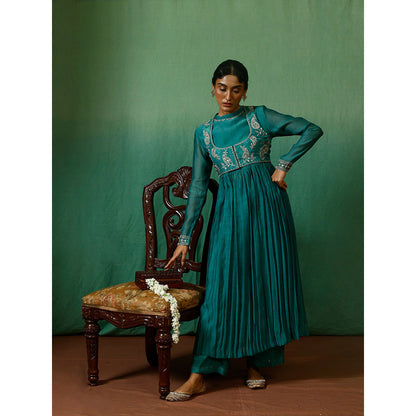 Chokhi Chorri Green Kurta With Pant And Jacket (Set of 3)