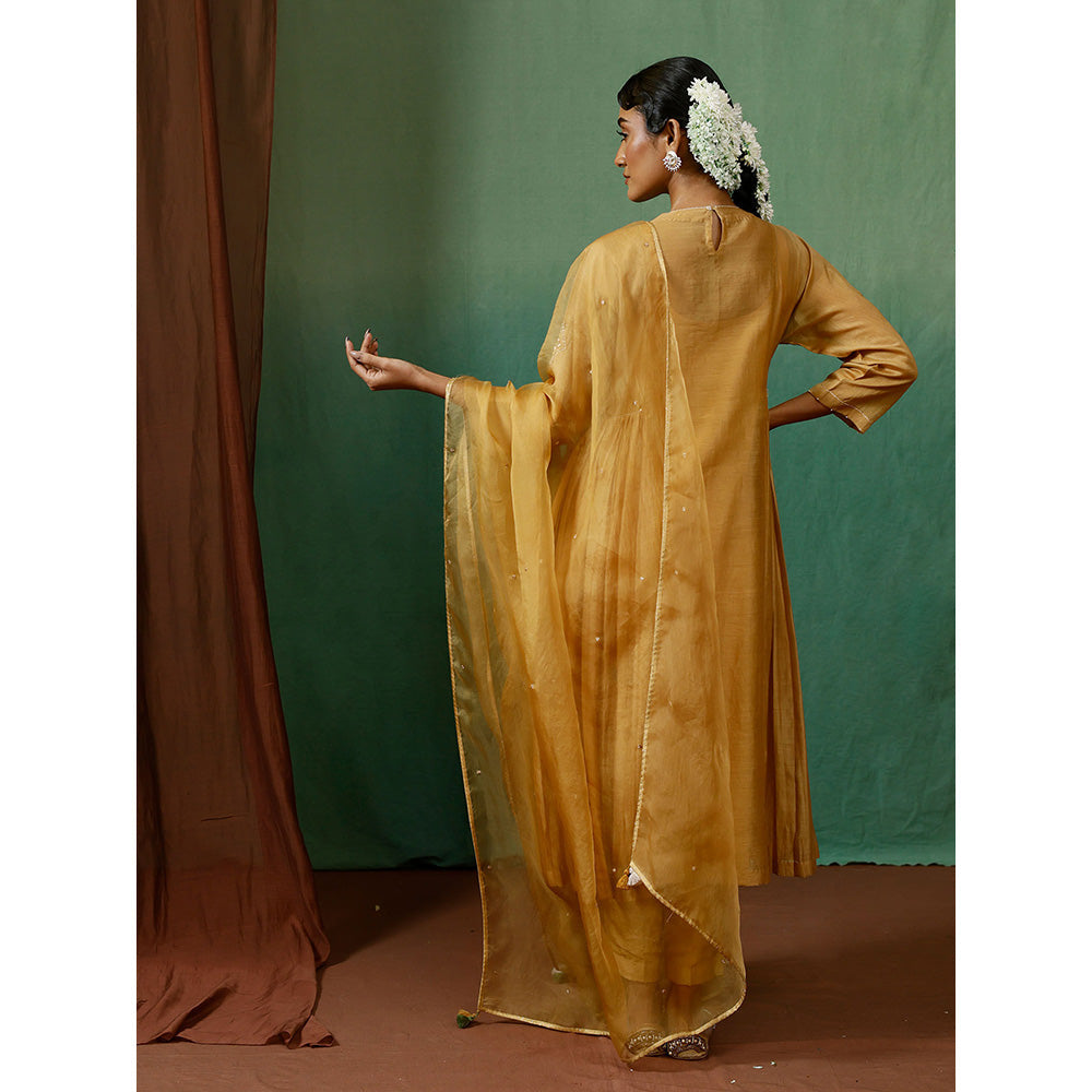 Chokhi Chorri Beige Kurta With Pant And Dupatta And Inner (Set of 4)