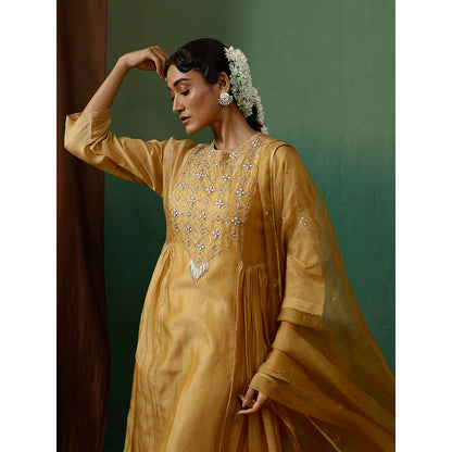 Chokhi Chorri Beige Kurta With Pant And Dupatta And Inner (Set of 4)