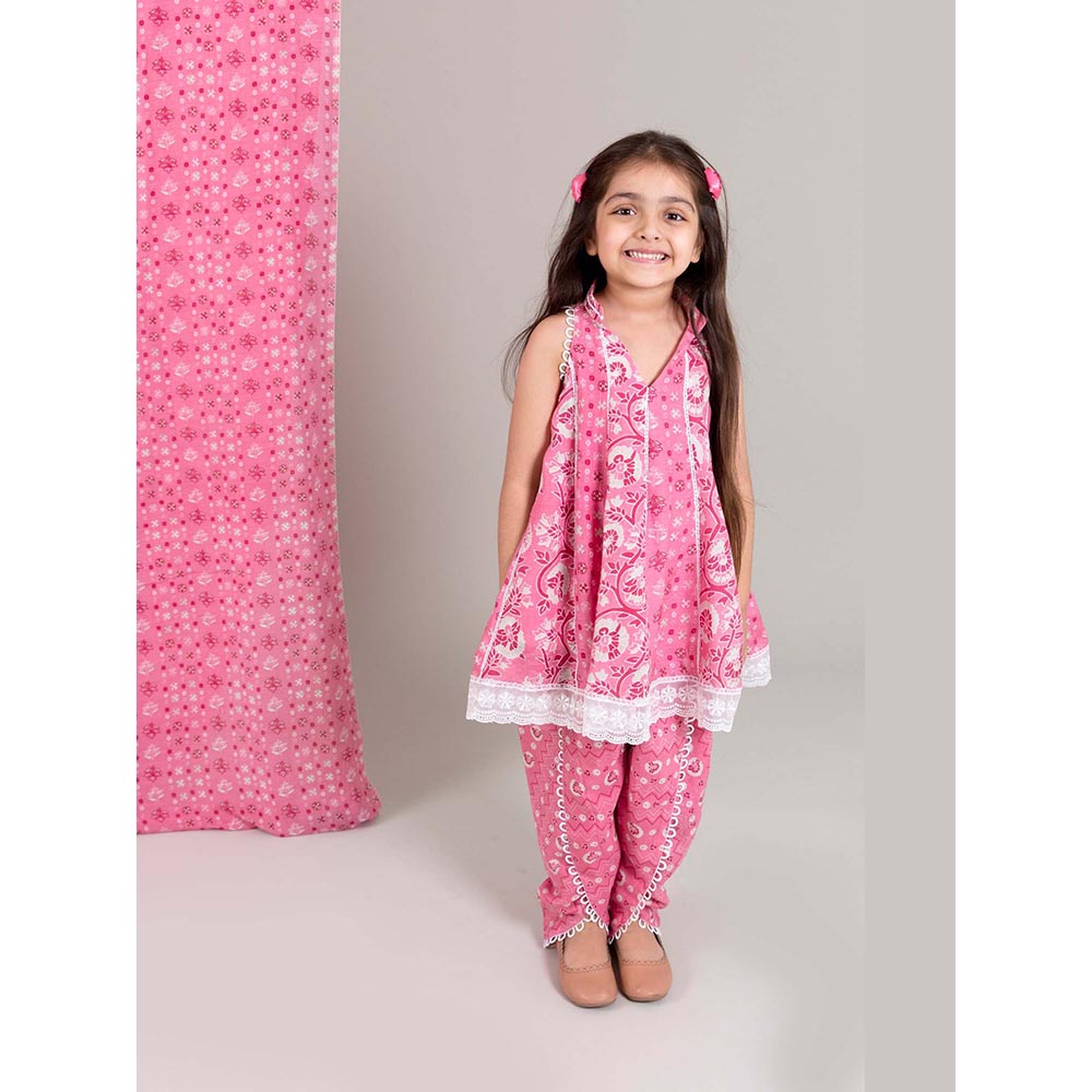 Chotibuti Muslin Pink Top with Dhoti