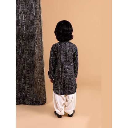 Chotibuti Bandhni Pathani Black Kurta with Salwar