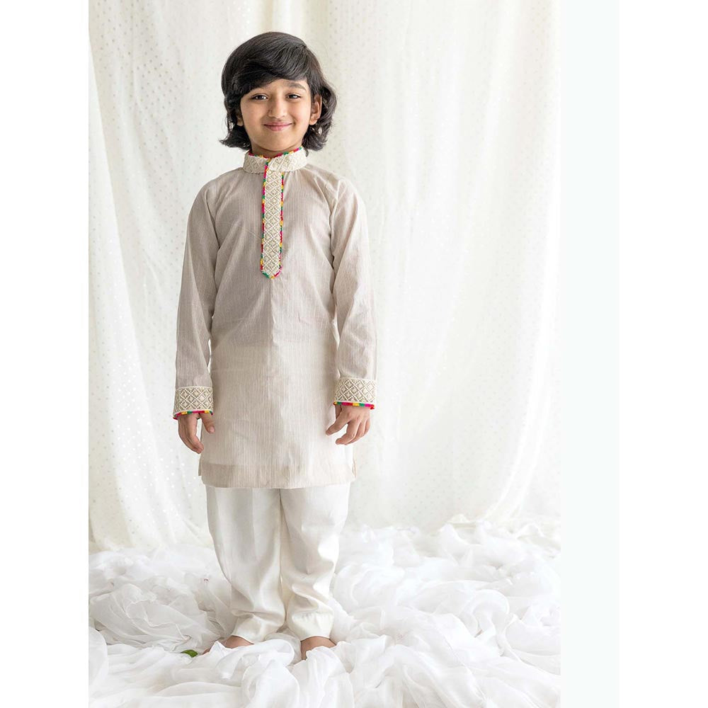 Chotibuti Striped Off White Kurta with Pant