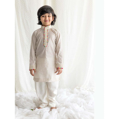Chotibuti Striped Off White Kurta with Pant