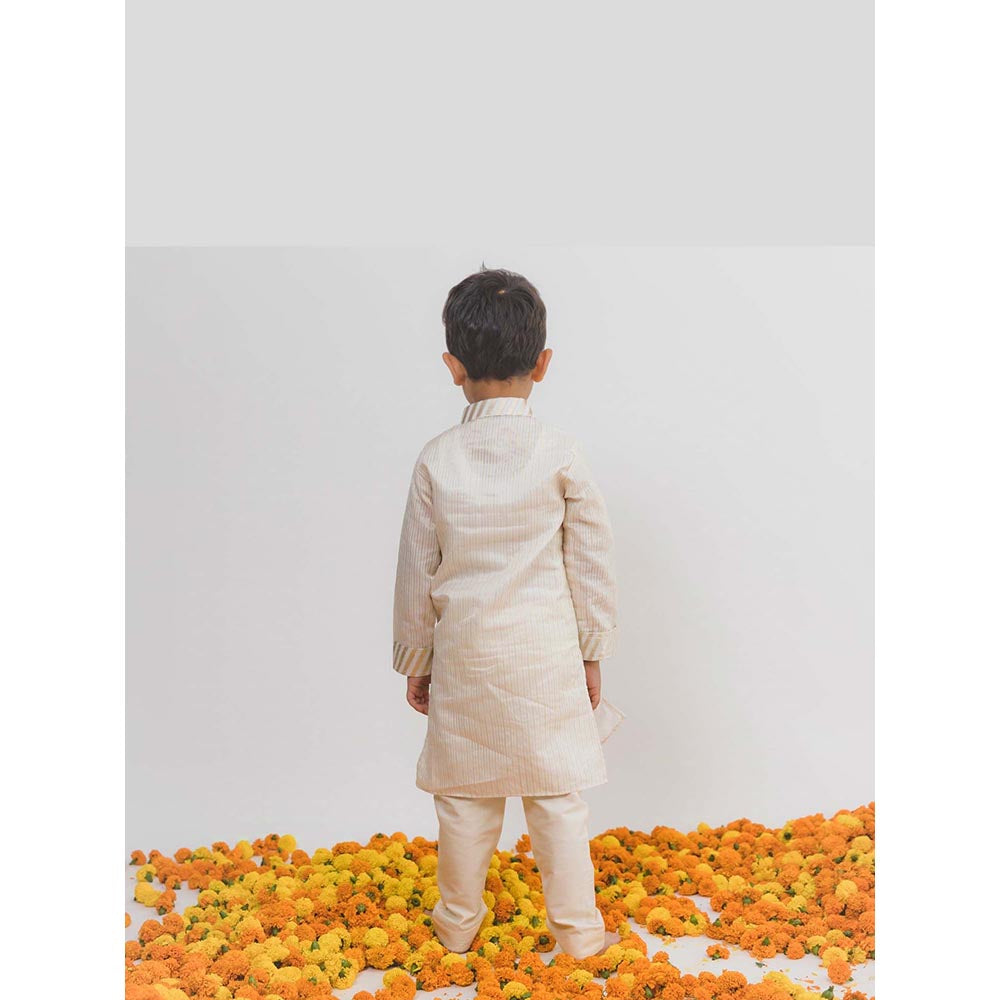 Chotibuti Striped Ivory Kurta with Pant