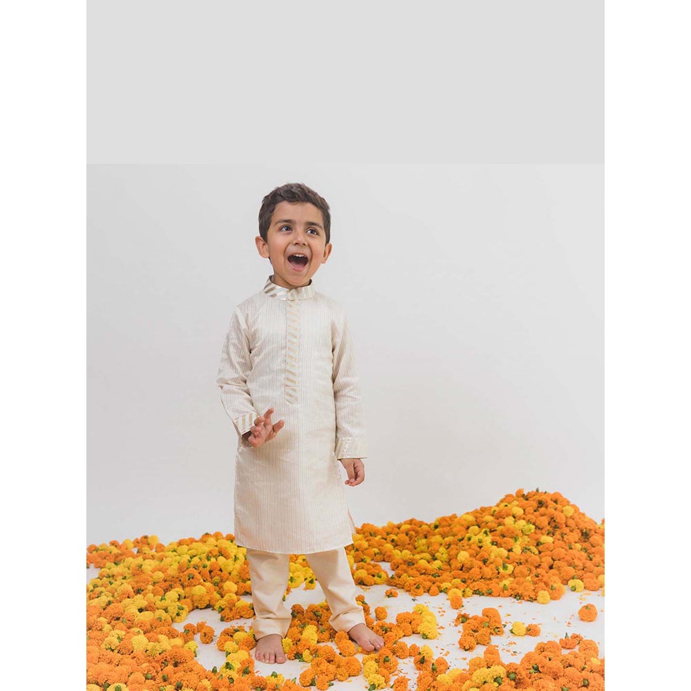 Chotibuti Striped Ivory Kurta with Pant