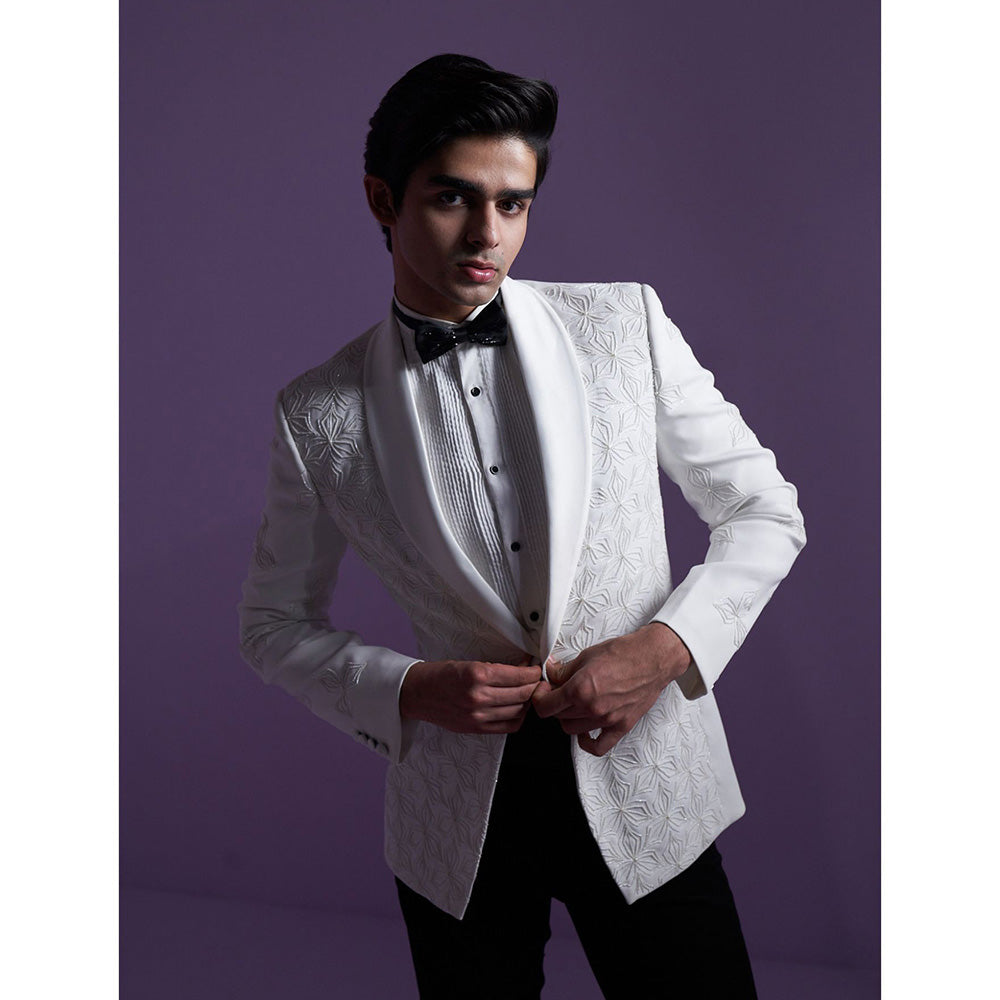 CONTRAST BY PARTH White Spotlight Tuxedo (Set of 5)