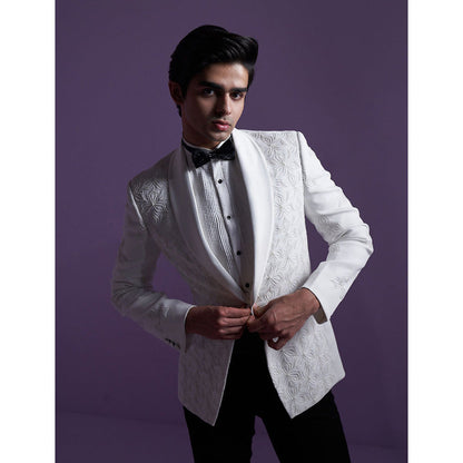 CONTRAST BY PARTH White Spotlight Tuxedo (Set of 5)