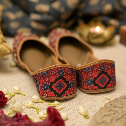 Coral Haze Maroon Ajrakh Print Juttis