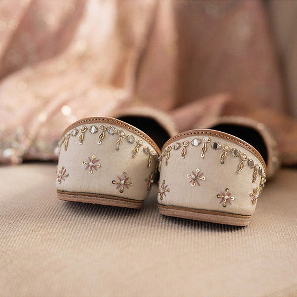 Coral Haze Women Silver Dilbar Juttis