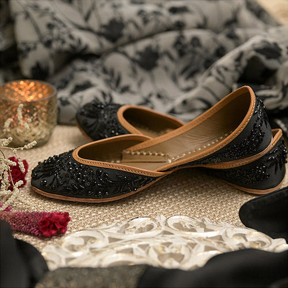 Coral Haze Women Black Diva Juttis