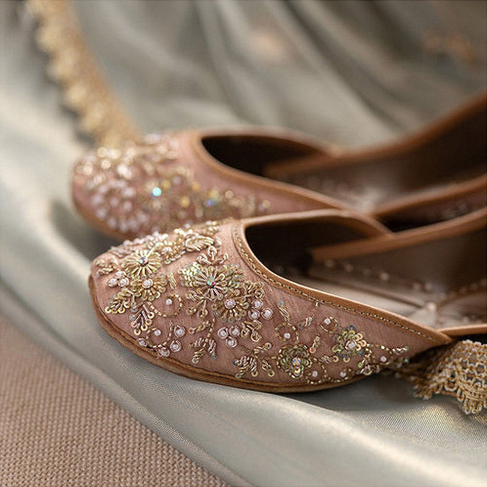 Coral Haze Gulzar Women Beige Juttis