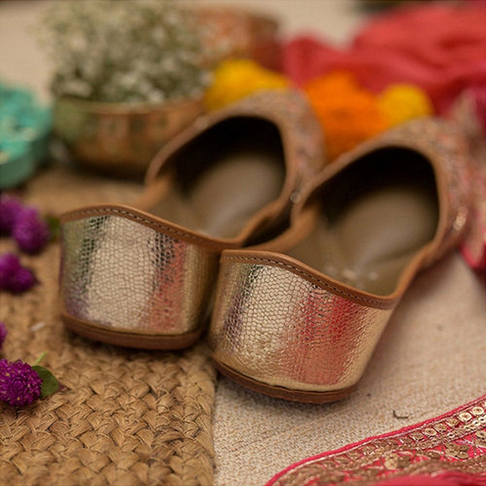 Coral Haze Heer Women Beige Juttis