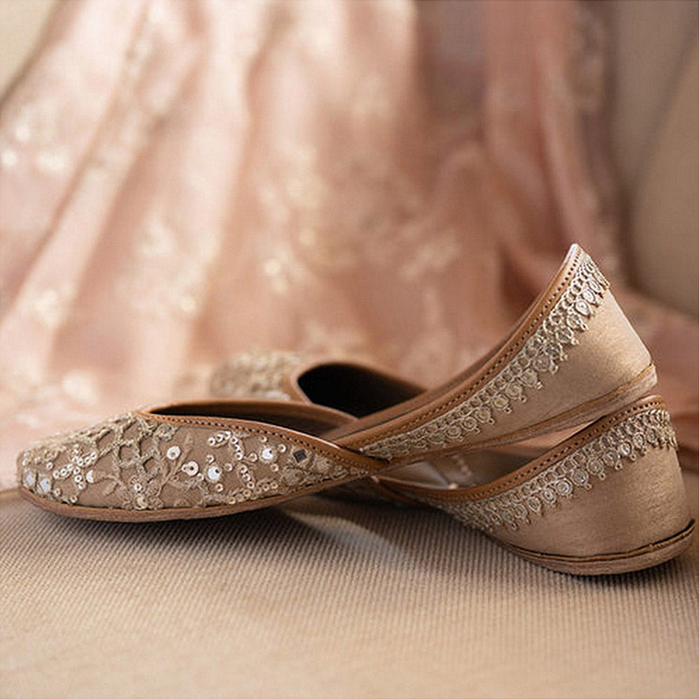 Coral Haze Nazuk Beige Juttis