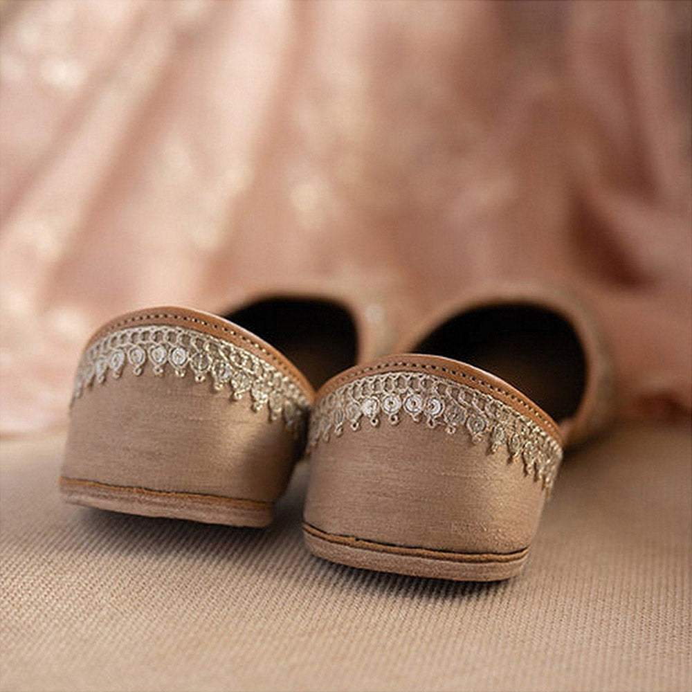 Coral Haze Nazuk Beige Juttis