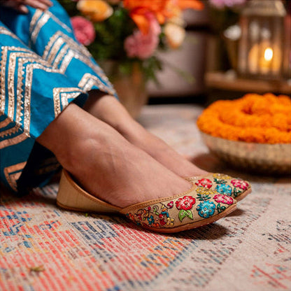 Coral Haze Phulwari Pink Juttis