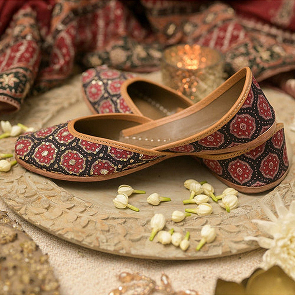 Coral Haze Ruhana Maroon Juttis